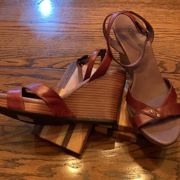 7.5 women’s UGG wedge strappy sandals - Picture 6 of 8